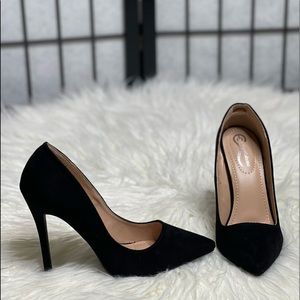 Black pumps, Size 6